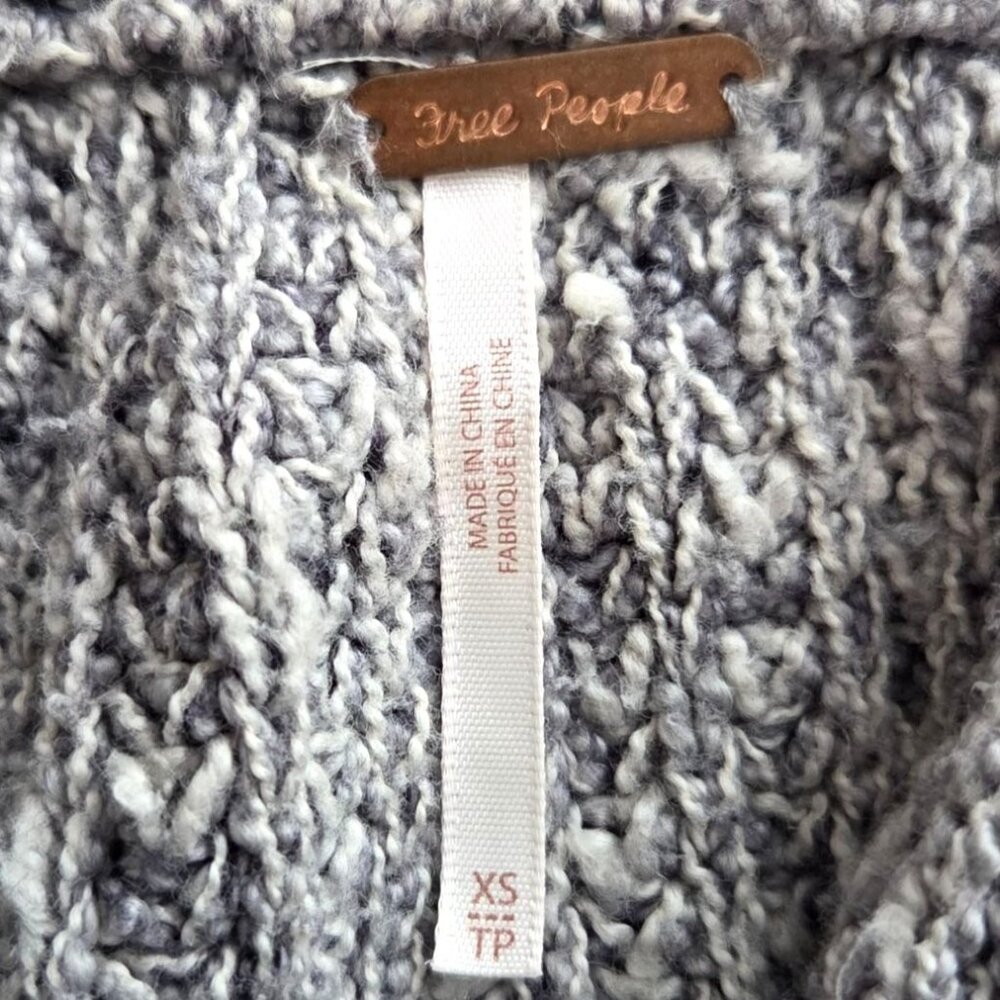 Free People Gray Chunky Cable Knit Cropped  Sweater Dolman Sleeves  XS - Picture 5 of 7